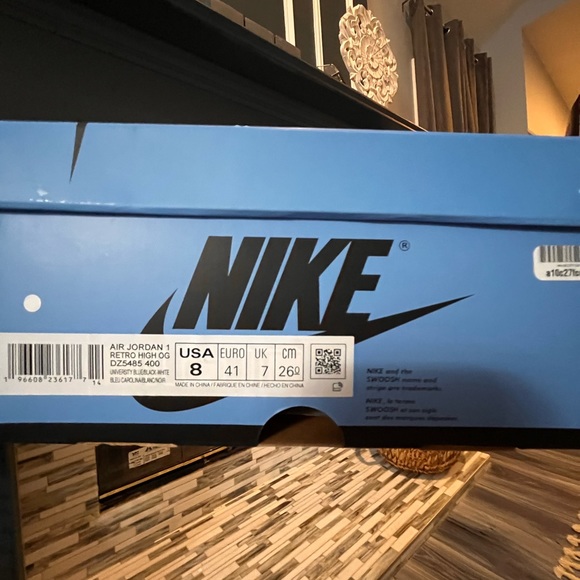 Air Jordan 1 Retro High OG 'UNC Toe - Picture 5 of 5